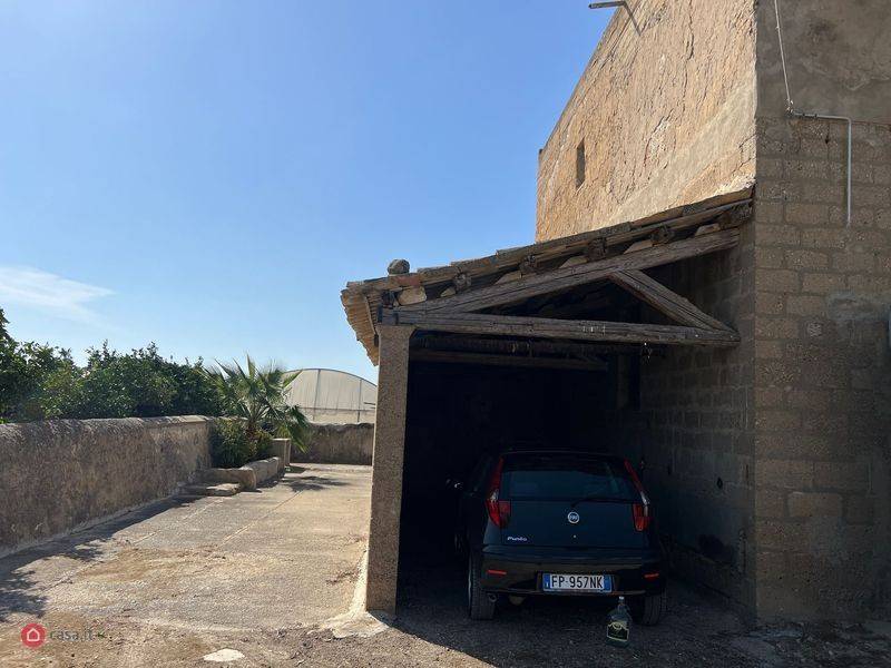 terreno con uliveto e fabbricato