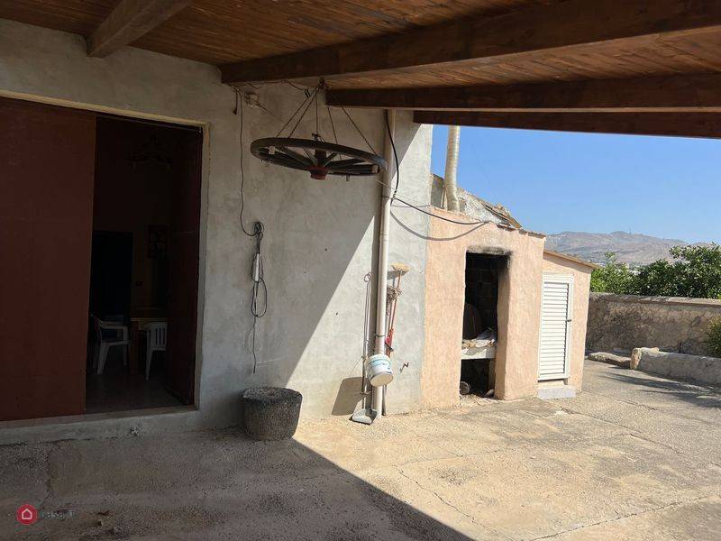 terreno con uliveto e fabbricato