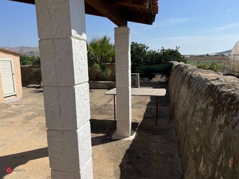 terreno con uliveto e fabbricato
