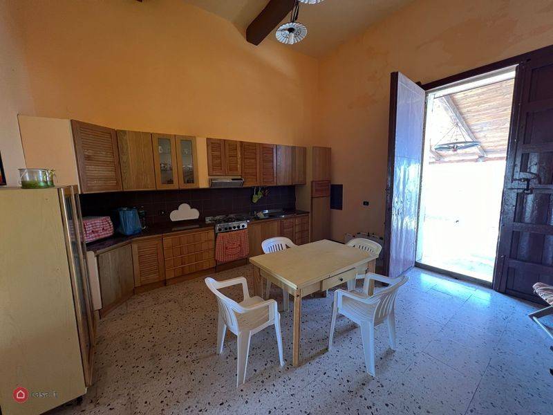 terreno con uliveto e fabbricato