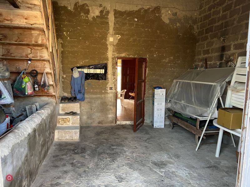 terreno con uliveto e fabbricato