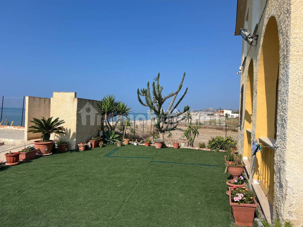 VILLETTA BIFAMILIARE in vendita in Via Soldato Vinciguerra 2 CONTRADA PLAYA
