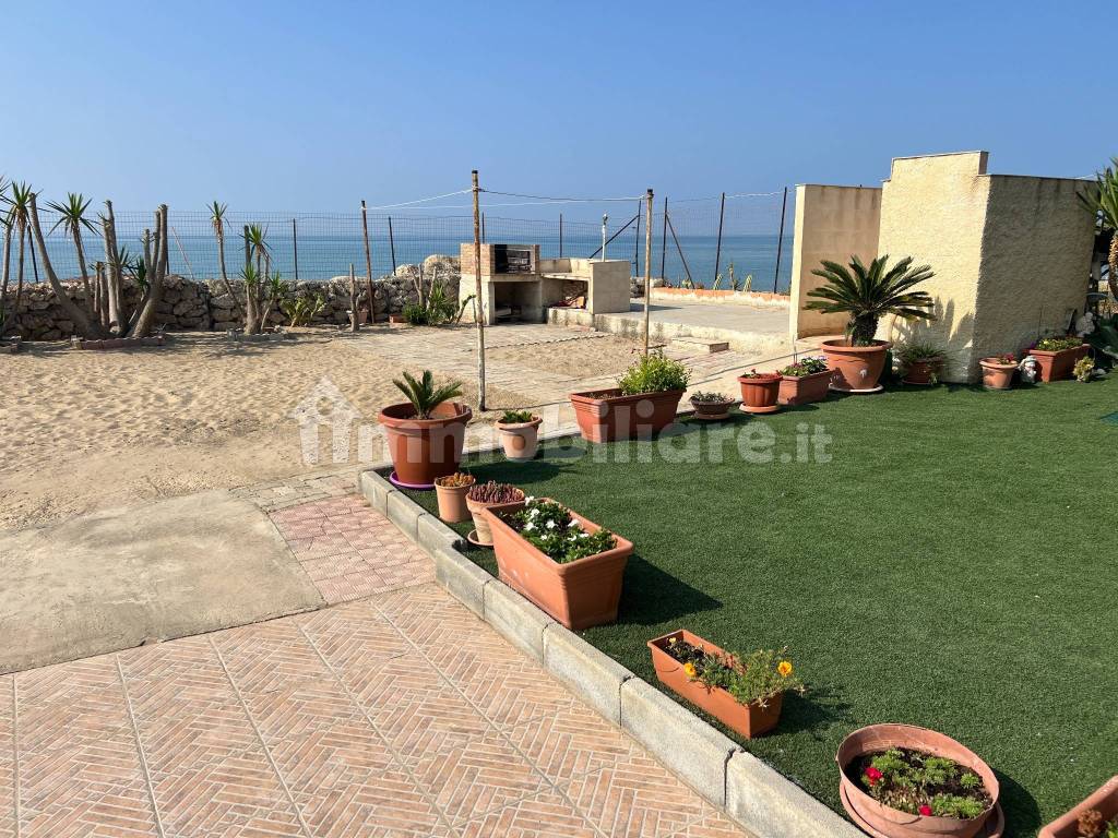 VILLETTA BIFAMILIARE in vendita in Via Soldato Vinciguerra 2 CONTRADA PLAYA