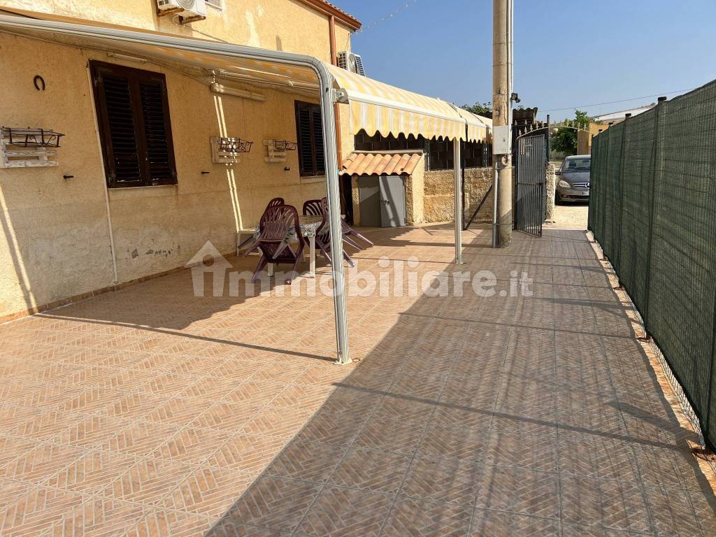 VILLETTA BIFAMILIARE in vendita in Via Soldato Vinciguerra 2 CONTRADA PLAYA