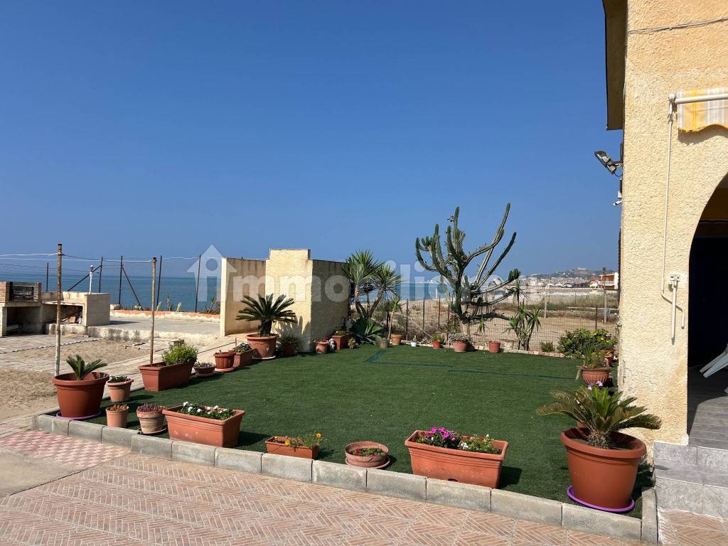 VILLETTA BIFAMILIARE in vendita in Via Soldato Vinciguerra 2 CONTRADA PLAYA