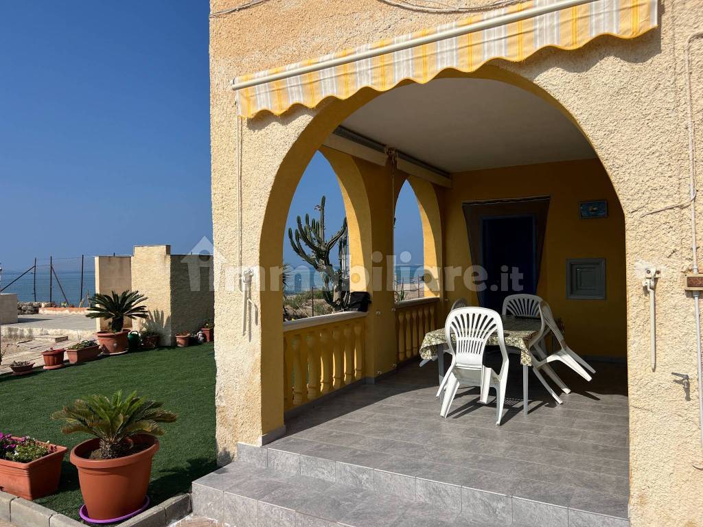 VILLETTA BIFAMILIARE in vendita in Via Soldato Vinciguerra 2 CONTRADA PLAYA