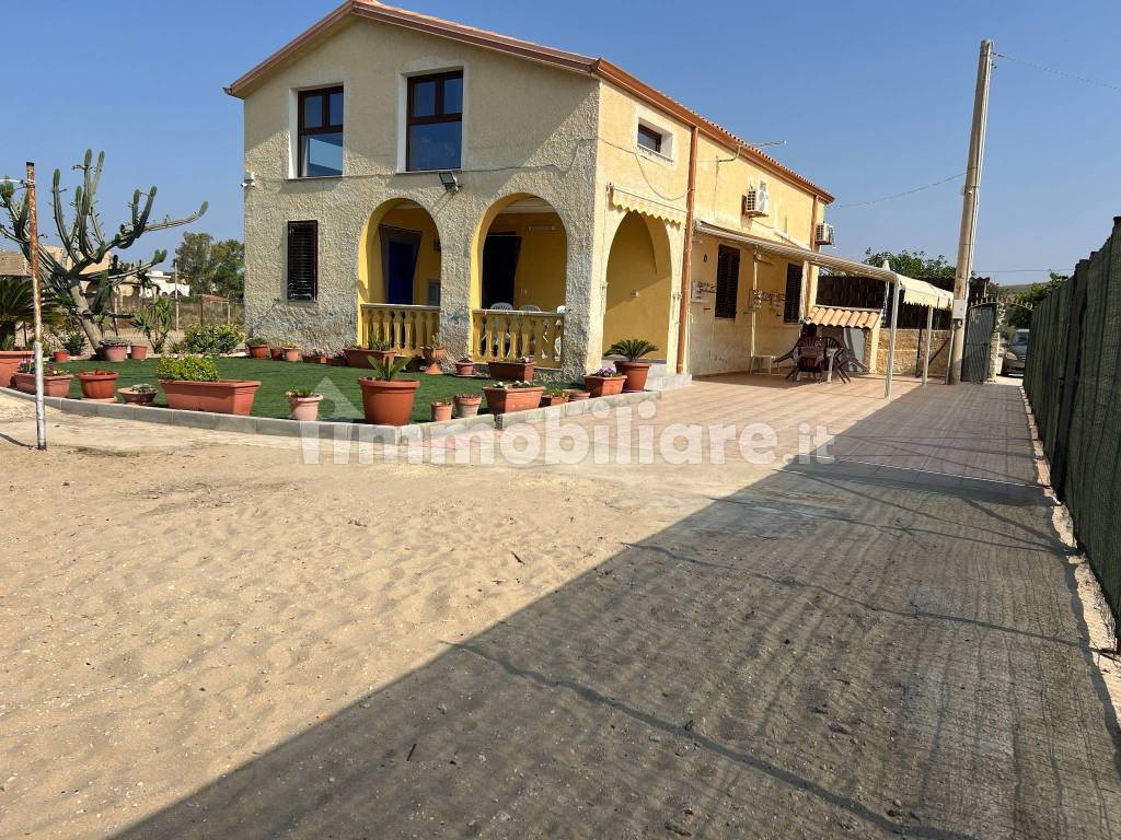 VILLETTA BIFAMILIARE in vendita in Via Soldato Vinciguerra 2 CONTRADA PLAYA